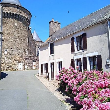 Charming Detached 2 Bedroom Ancient House In Medieval Quarter Of A Small Town In The Pays De La Loire, France Sillé-le-Guillaume Εξωτερικό φωτογραφία