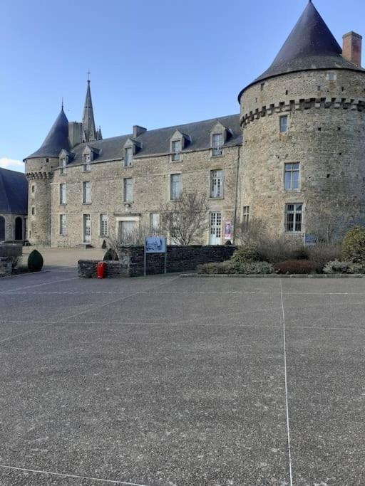 Charming Detached 2 Bedroom Ancient House In Medieval Quarter Of A Small Town In The Pays De La Loire, France Sillé-le-Guillaume Εξωτερικό φωτογραφία