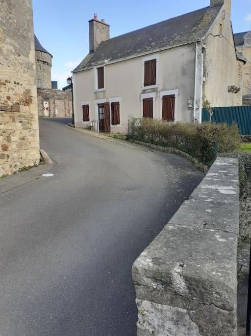 Charming Detached 2 Bedroom Ancient House In Medieval Quarter Of A Small Town In The Pays De La Loire, France Sillé-le-Guillaume Εξωτερικό φωτογραφία