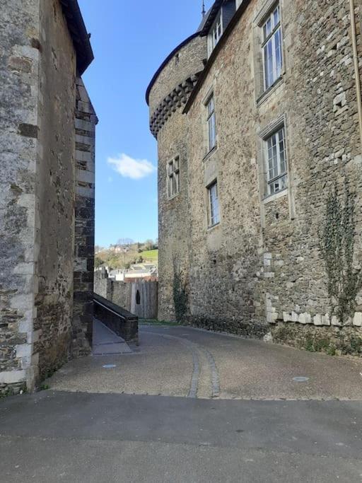 Charming Detached 2 Bedroom Ancient House In Medieval Quarter Of A Small Town In The Pays De La Loire, France Sillé-le-Guillaume Εξωτερικό φωτογραφία
