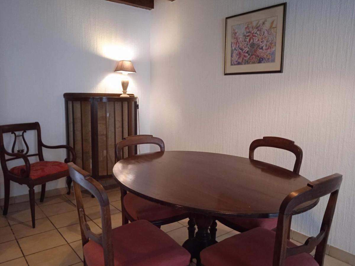 Charming Detached 2 Bedroom Ancient House In Medieval Quarter Of A Small Town In The Pays De La Loire, France Sillé-le-Guillaume Εξωτερικό φωτογραφία
