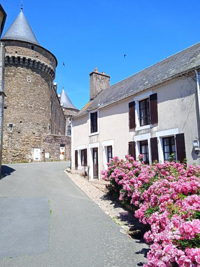 Charming Detached 2 Bedroom Ancient House In Medieval Quarter Of A Small Town In The Pays De La Loire, France Sillé-le-Guillaume Εξωτερικό φωτογραφία