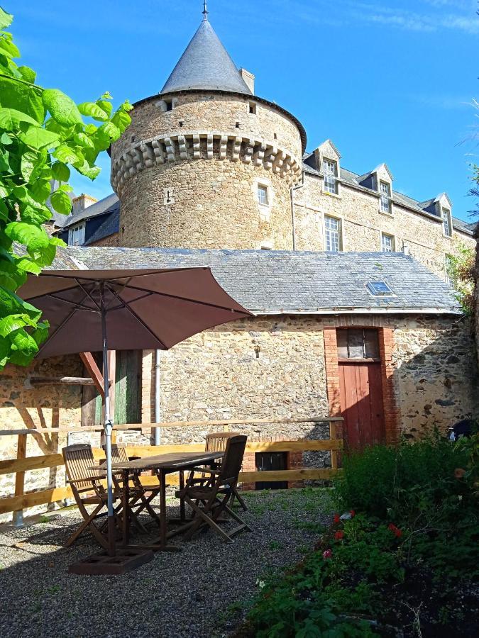 Charming Detached 2 Bedroom Ancient House In Medieval Quarter Of A Small Town In The Pays De La Loire, France Sillé-le-Guillaume Εξωτερικό φωτογραφία